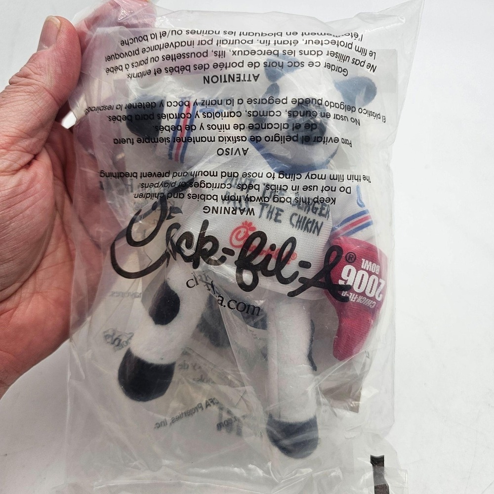 Vintage 2006 Chick-fil-A Bowl Cow Plush Toy Pass The Chikin Football Mascot NIP